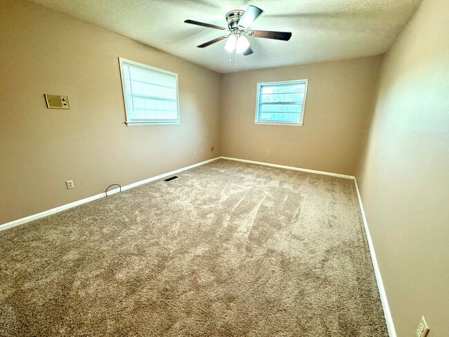 Building Photo - Fresh Paint and New Carpet! 4 bedroom home...