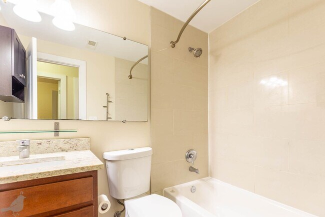 Building Photo - Bright and Spacious 2 Bedroom Abode in Bre...