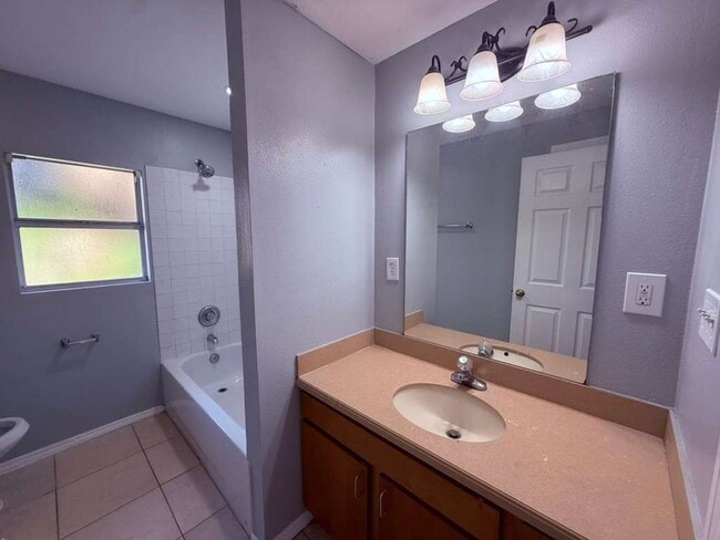 Building Photo - Beautiful Upgraded 3/2 Home in Jackson Heights!!