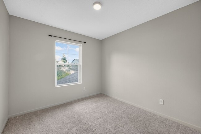 Building Photo - 913 N 18th Ave