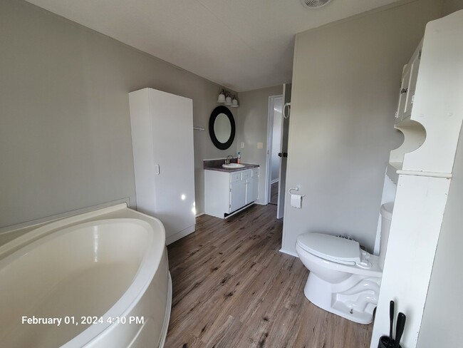 Building Photo - Charming 4 Bedroom Manufactured Home in Ka...