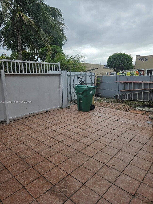 Building Photo - 9890 NW 80th Pl