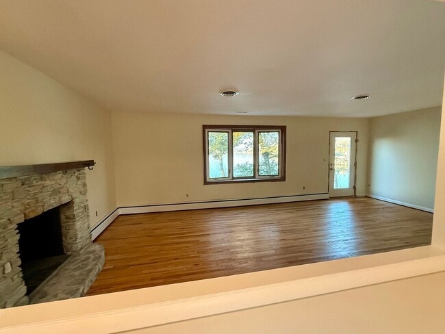 Building Photo - Severna Park - Private & Secluded Waterfront - Round Bay Community.