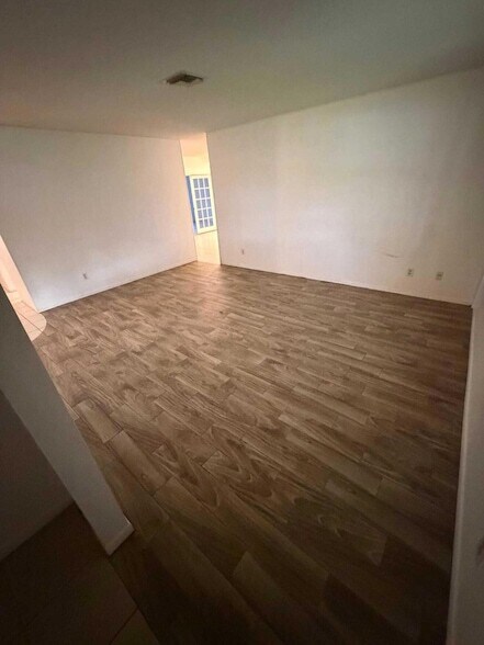 Building Photo - 1197 SW Heather St