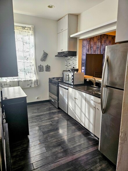 Kitchen - 6942 S Dante Ave