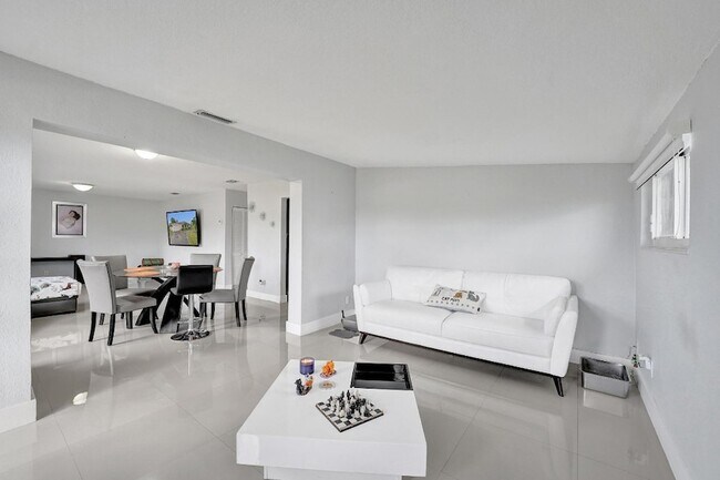 Building Photo - 3322 McKinley St