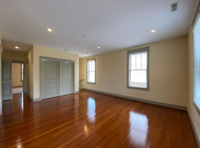 Building Photo - 235 W Dodds St