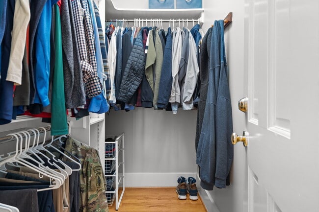 Building Photo - 2050 Midland Rd