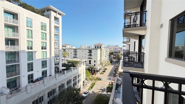 Building Photo - 301 Altara Ave