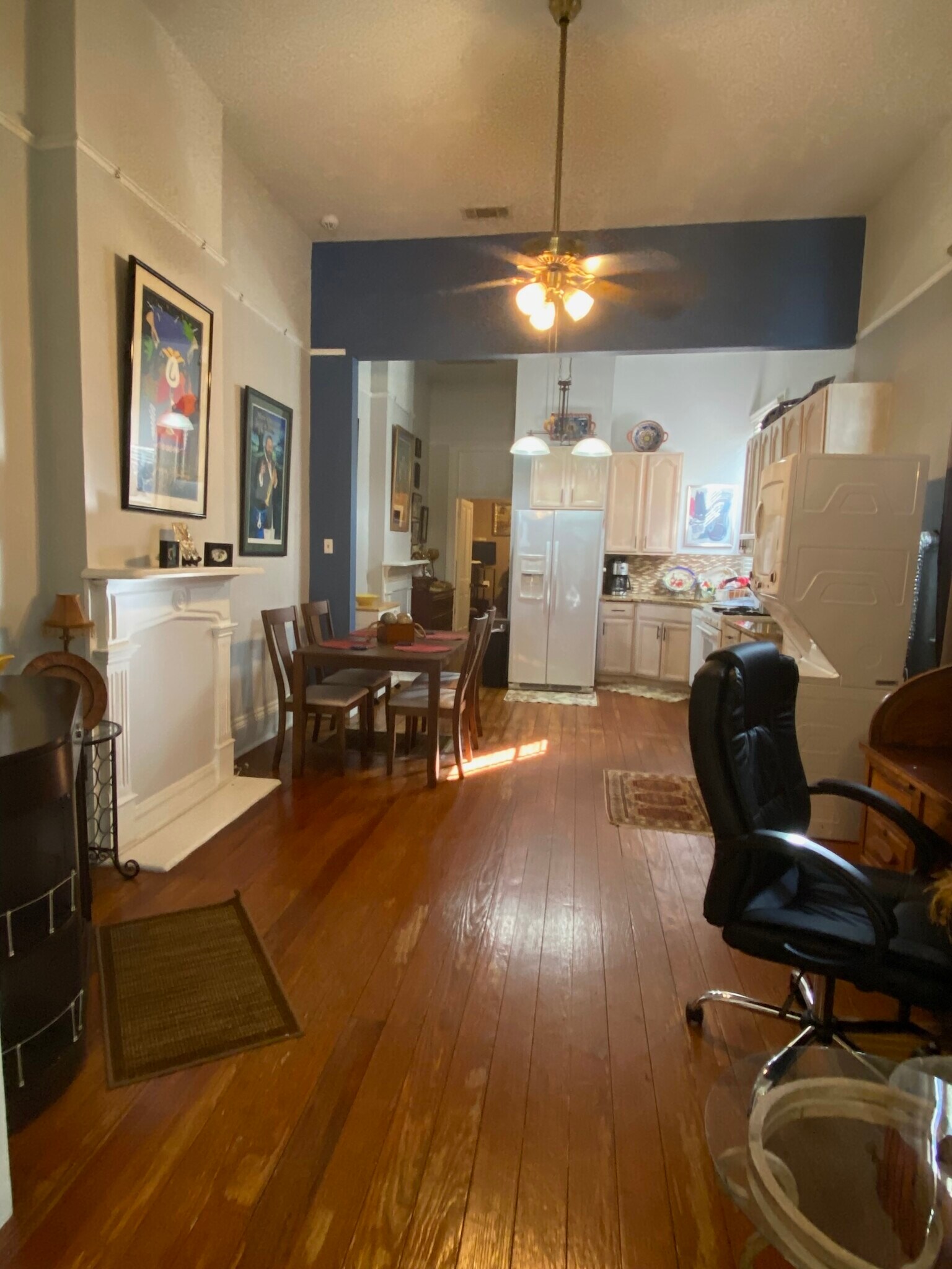 Open floor plan from den area into dining area - 4634 Orleans Ave