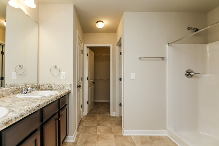 Building Photo - 140 Magnaview Dr