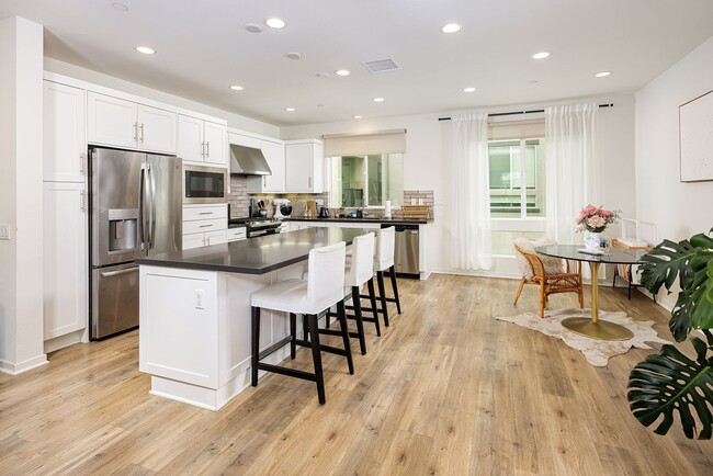 Building Photo - Lighthouse Community 4 Bedroom Home - Ocea...