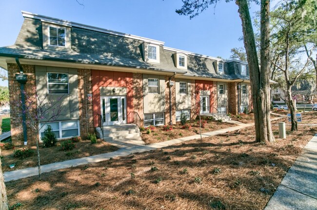 Primary Photo - 408 E Virginia St