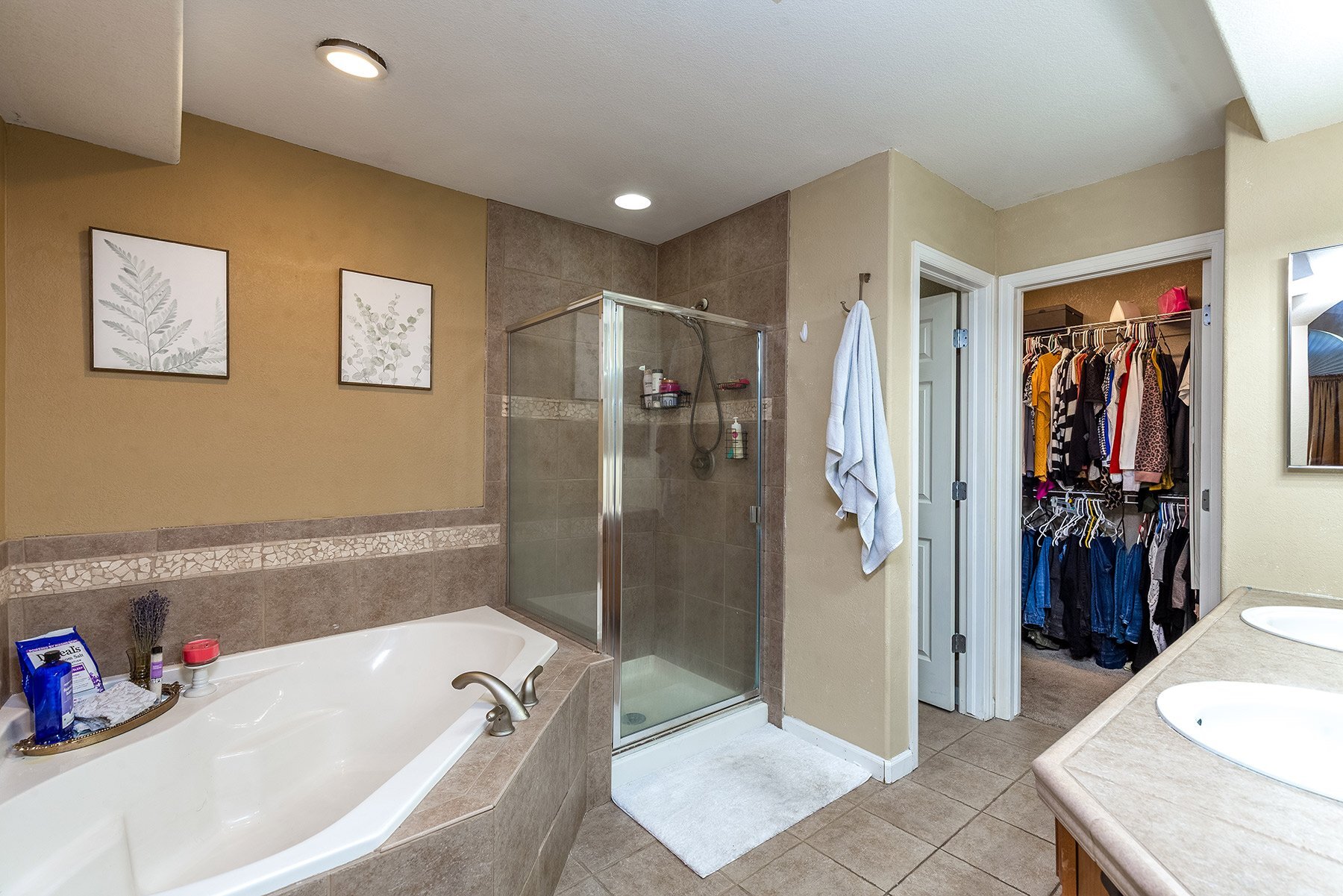 Building Photo - 15201 E Batavia Pl