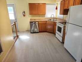 Kitchen - 1324 W 4th St