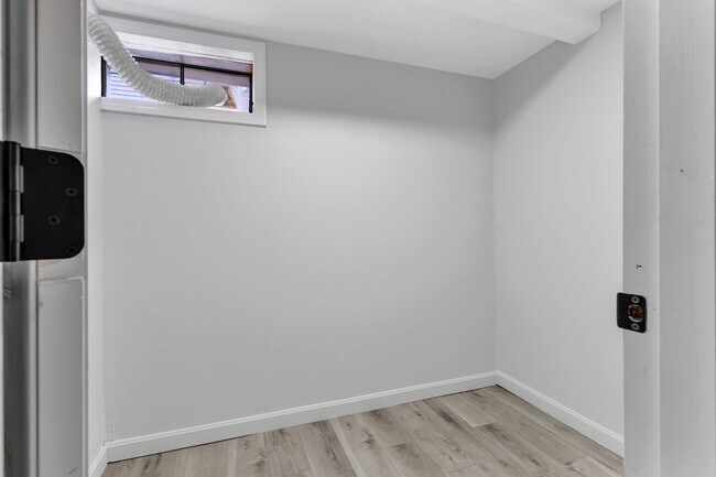 Building Photo - 105 Roosevelt St