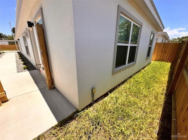 Building Photo - 740 N Alamo Rd