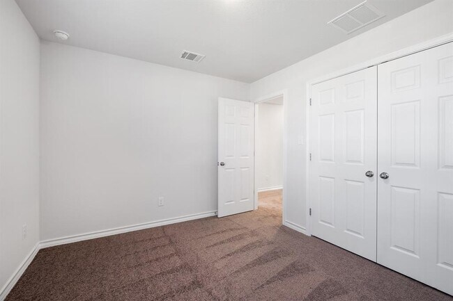 Building Photo - 108 Leatherleaf Dr