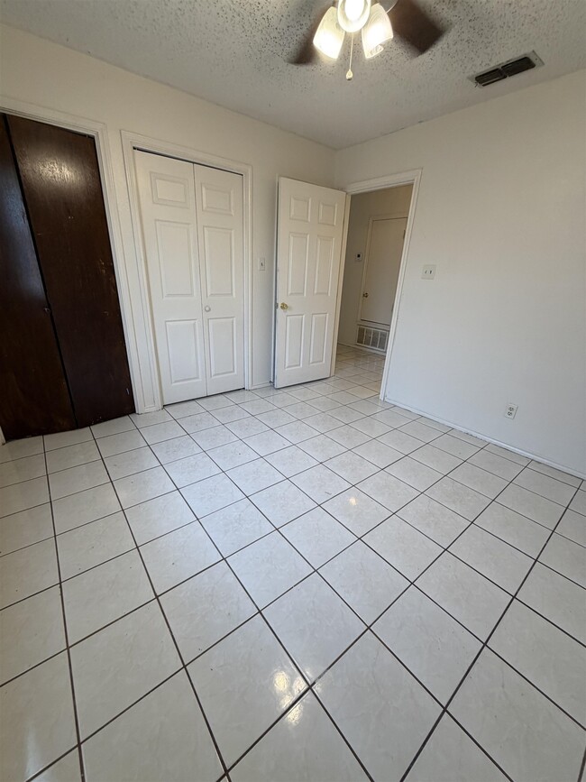 Building Photo - 2605 Springfield Ave