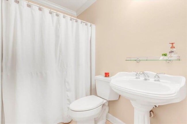 Building Photo - Coastal 3 Bedroom Home Available Now!
