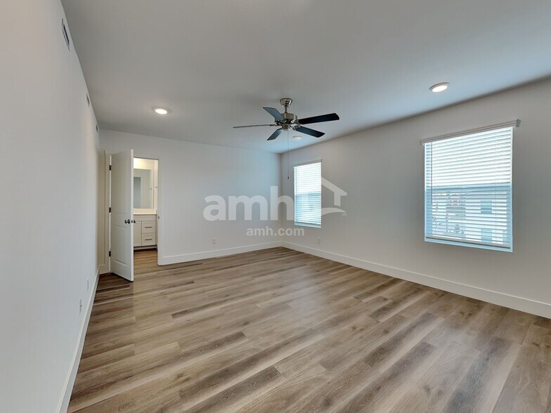 Building Photo - 9141 Fiesta Impatiens Ct