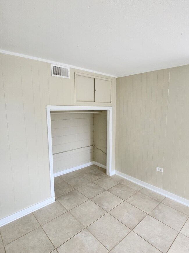 Building Photo - 606 Chaseville St