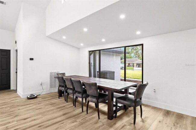 Building Photo - 15912 Willowdale Rd