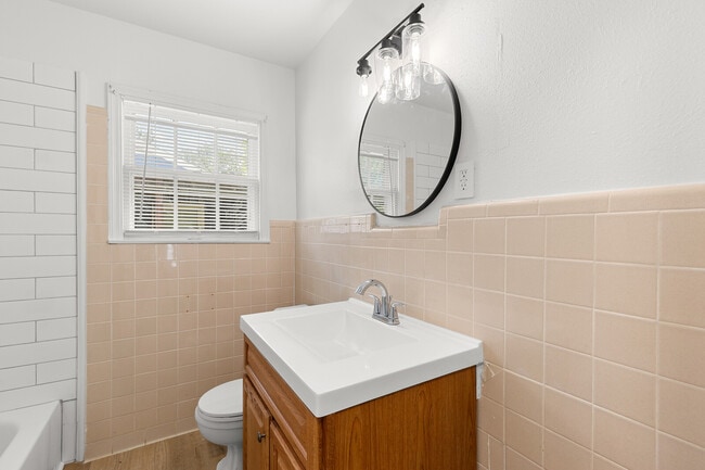 Building Photo - 3004 Reuter Ave