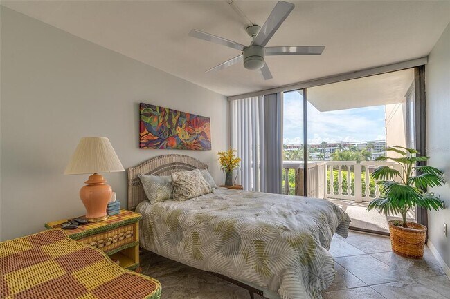 Building Photo - 6500 Sunset Way