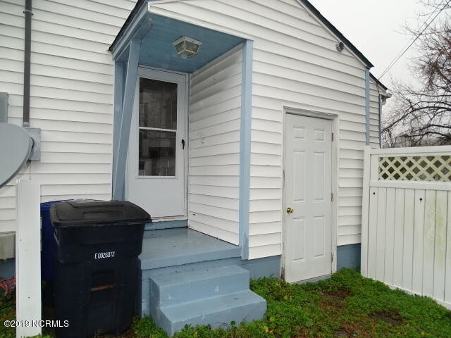 Building Photo - 406 Nelson Dr