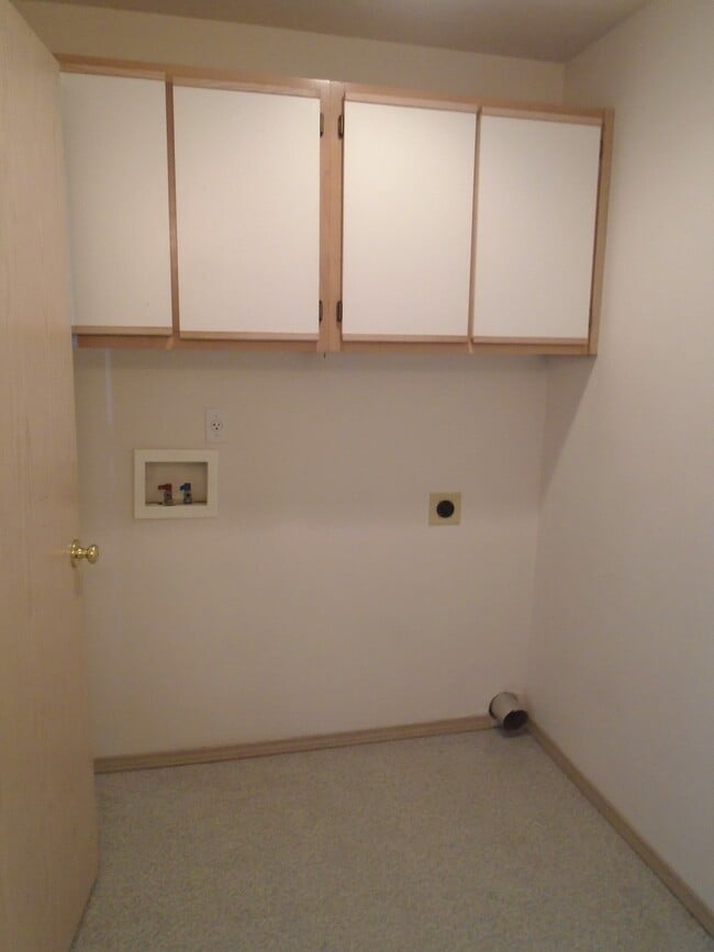 Building Photo - 170 N 7th St