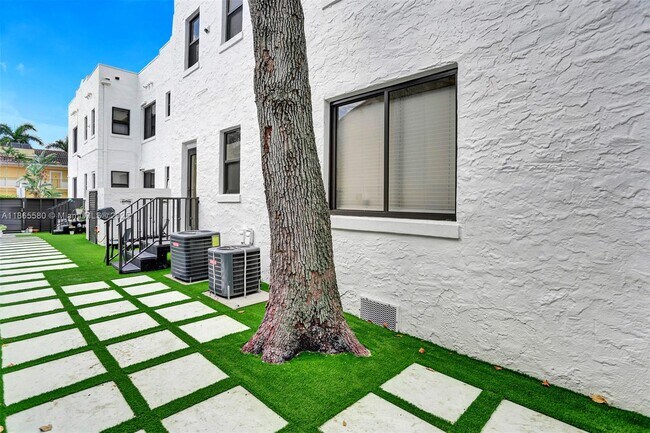 Building Photo - 1656 Polk St