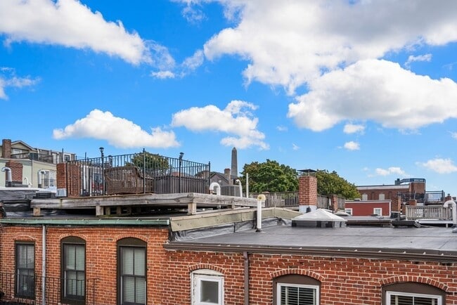 Building Photo - 9R Salem St Ave