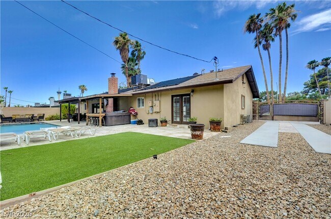 Building Photo - 2712 W Oakey Blvd