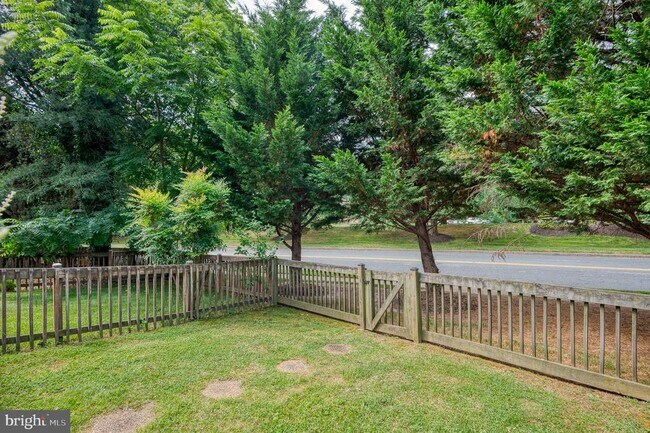 Building Photo - 27 Faraday Dr