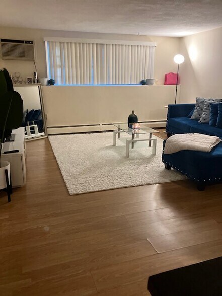 Building Photo - 28 Williamsburg Ct