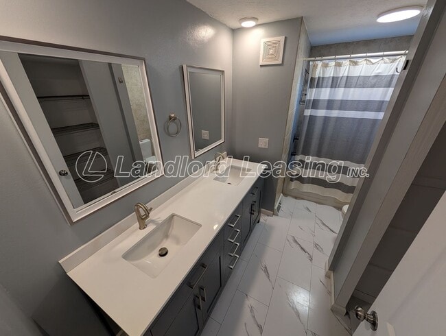 Building Photo - Beautiful 4-Bedroom Split-Level Home with ...