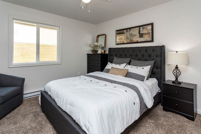 Building Photo - 2 Bedroom, Single-story Townhomes for rent...