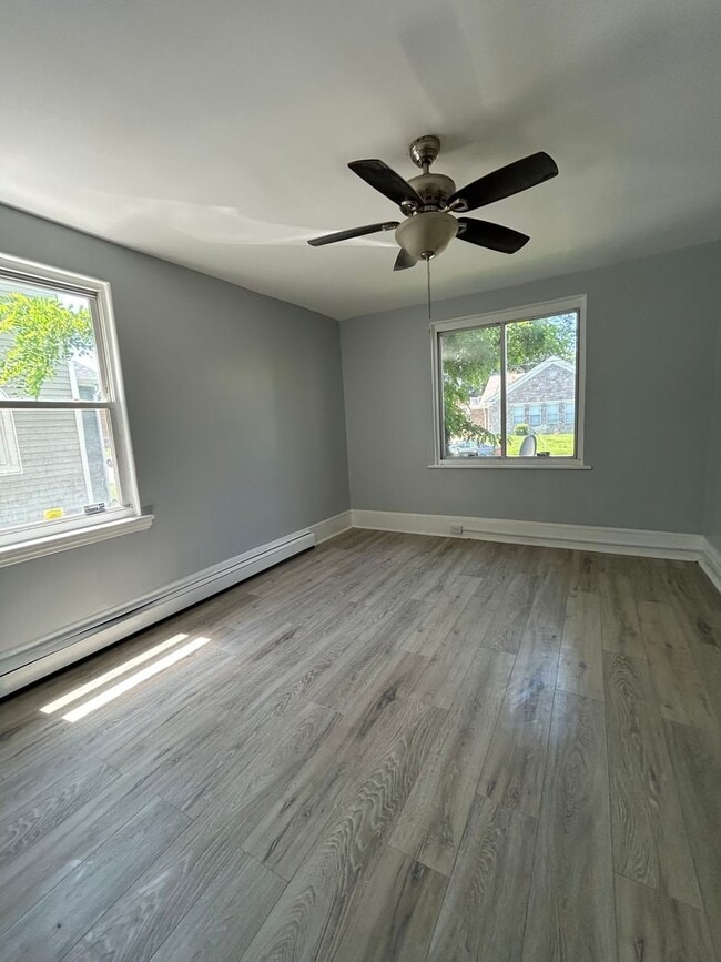Building Photo - 936 Parkside Ave.