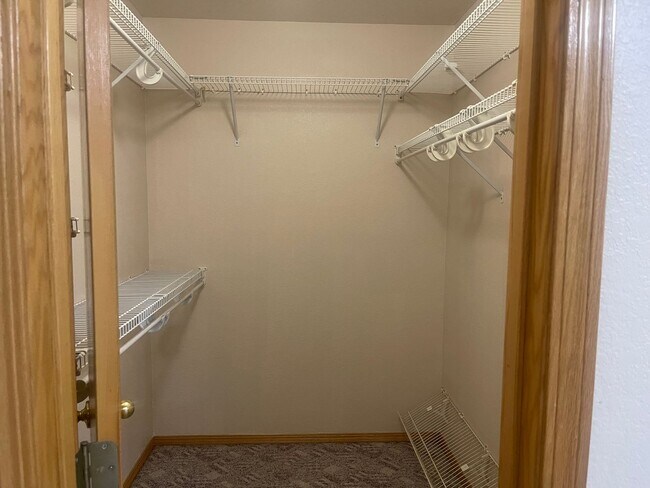 Building Photo - OZARK HOME CHECK OUT this charming 3 bedro...