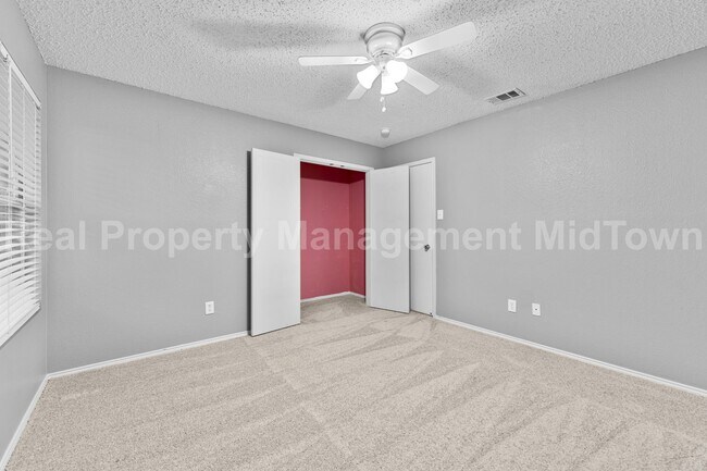 Building Photo - Charming 3-Bedroom Home in Arlington – Man...