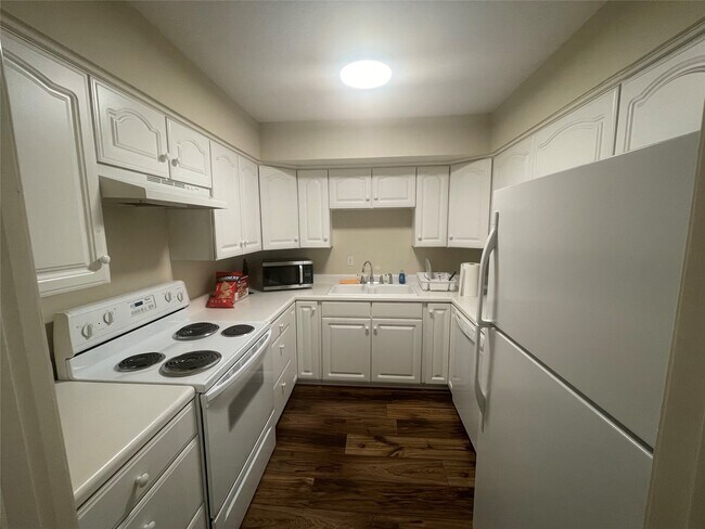 Building Photo - 5050 Ambassador Way