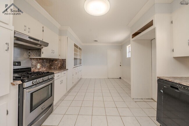 Building Photo - 2725 Devon Rd