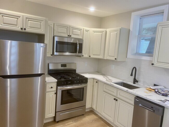 Building Photo - Windsors SFH