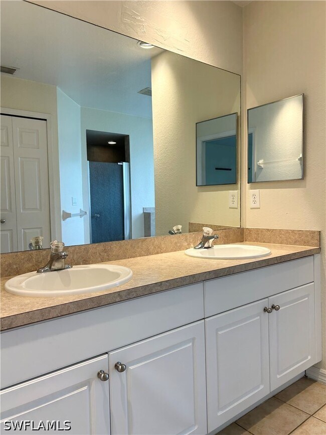 Building Photo - 6143 Hendley Ct
