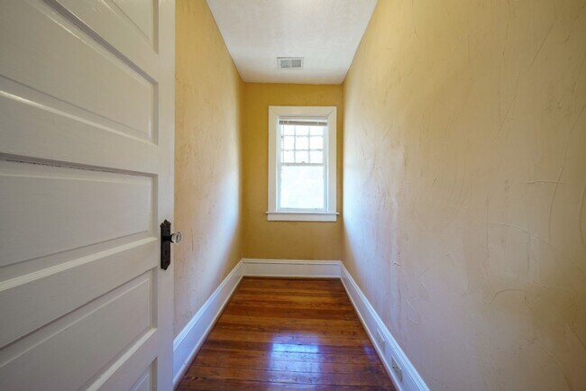 Building Photo - Beautiful 3BR in Birmingham’s Historic Highlands – Don't Miss Out!