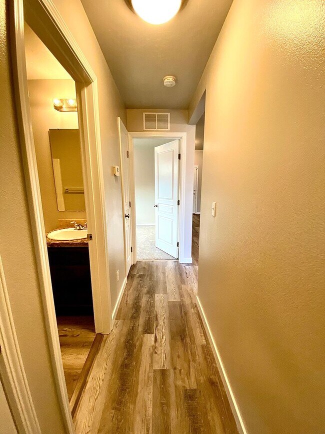 Building Photo - 4 Bedroom + Bonus with 2 baths available 8/22