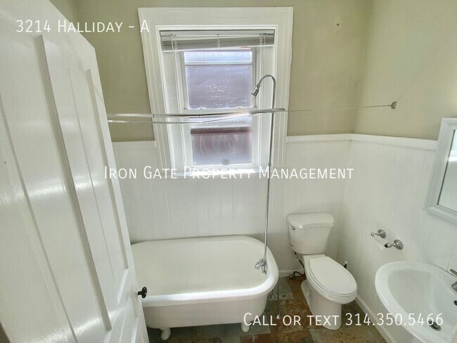 Building Photo - 3214 Halliday-A