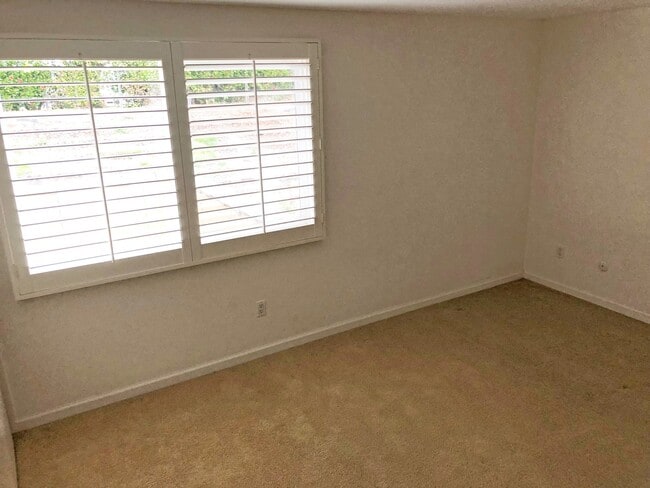 Building Photo - Beautiful Bonita Home, 4 Bedrooms, 2.5 Baths, 3 Car Garage, Pool!