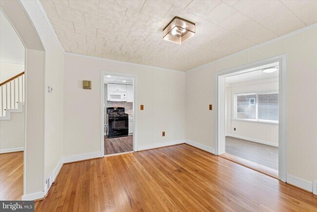 Building Photo - 9 N Greenbrier St